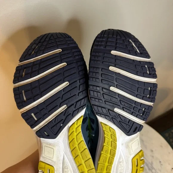 Brooks Revel Shoes Size 11 Womens
Very good condition blue green running - Picture 7 of 12